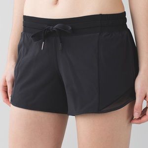 Lululemon hotty hot shorts 2.5”